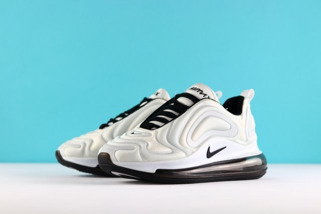 Nike AIR MAX 720-24